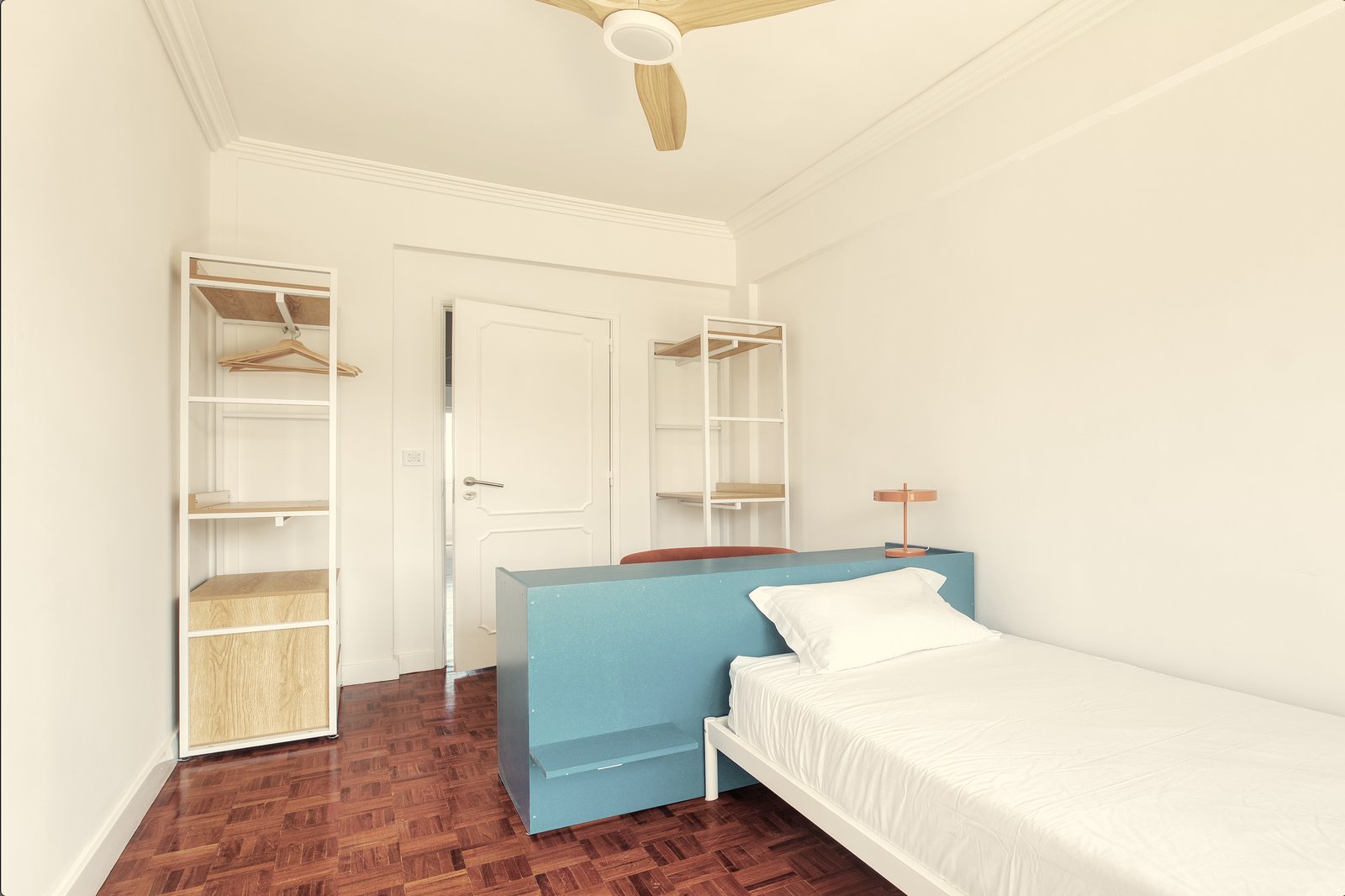 Stylish Single Room 2 with Natural Light & Terrace — Erasmus Spot E, São Domingos de Benfica