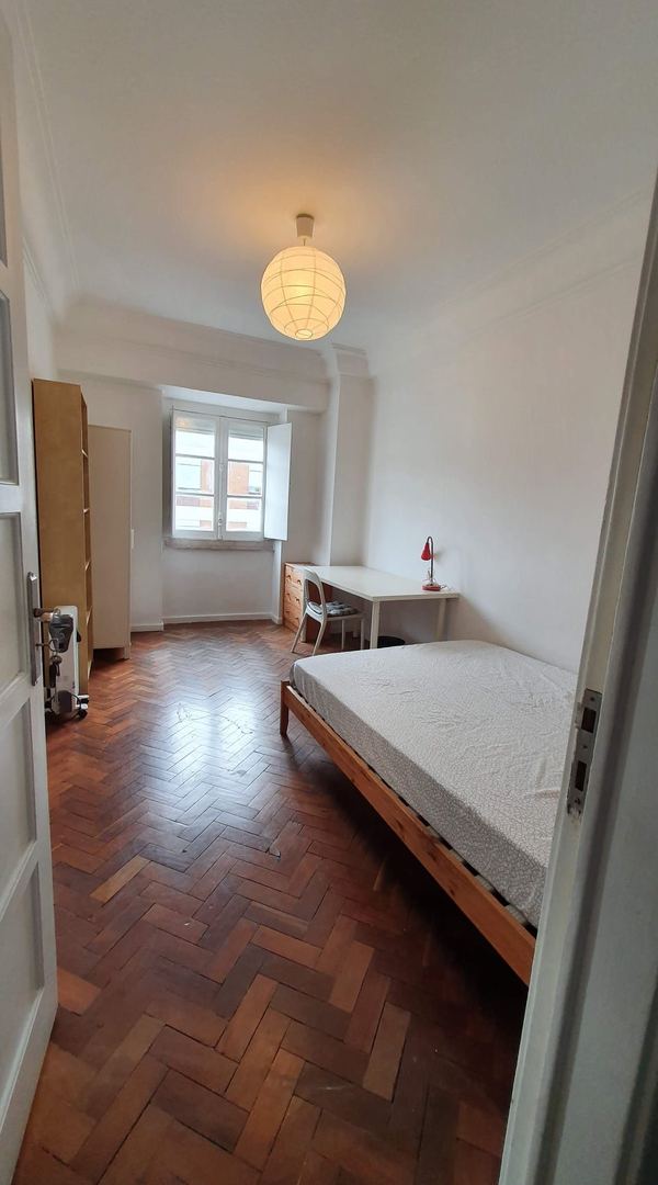 Comfortable Single Room 2 with Desk & Balcony — photo 16