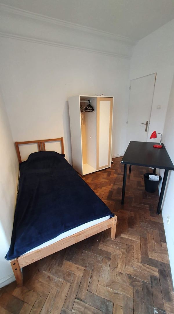 Comfortable Single Room 2 with Desk & Balcony — photo 1