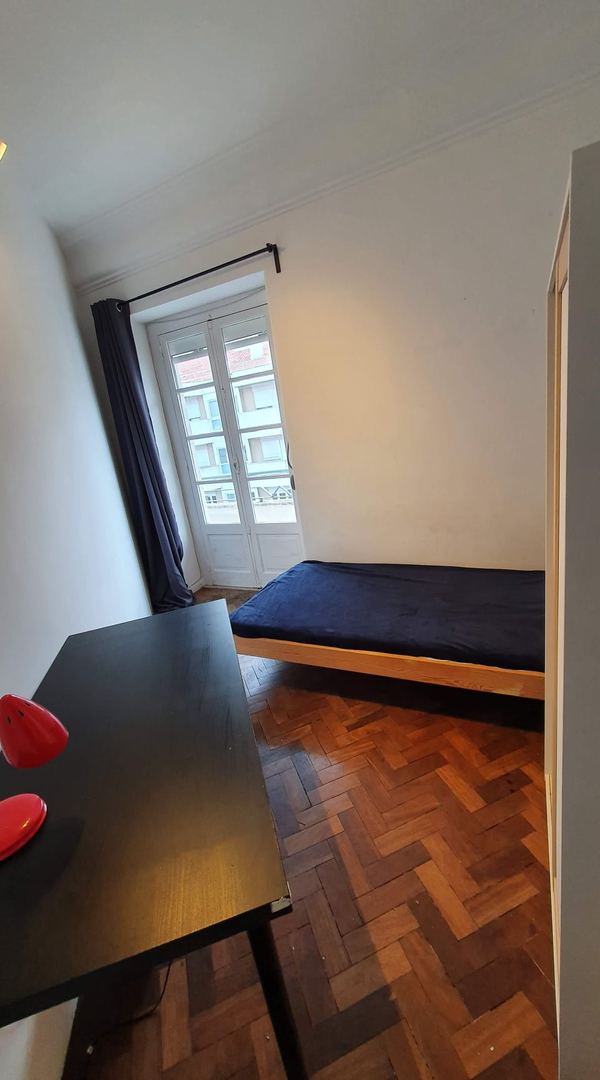 Comfortable Single Room 2 with Desk & Balcony — photo 2