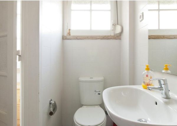 Comfortable Single Room 2 with Desk & Balcony — photo 7