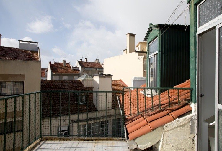 Cozy Single Room 1 with Desk & Terrace Access — photo 2