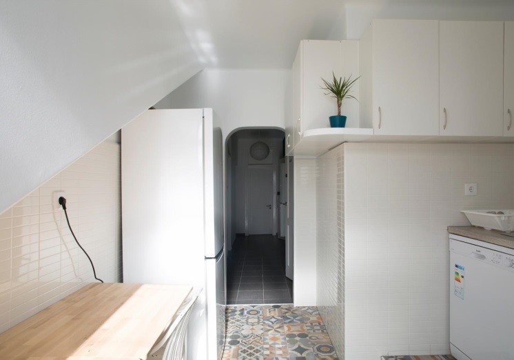 Cozy Single Room 1 with Desk & Terrace Access — photo 9
