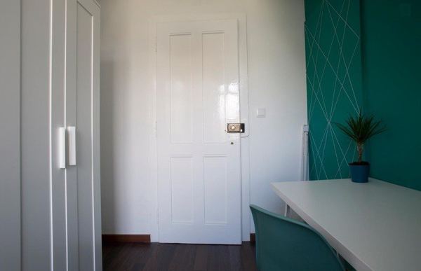 Cozy Single Room 1 with Desk & Terrace Access — photo 5