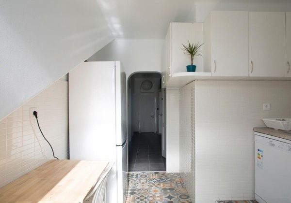 Cozy Single Room 1 with Desk & Terrace Access — photo 9