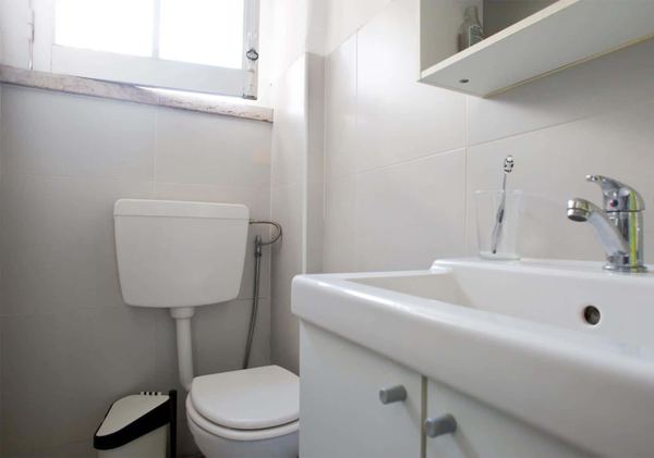 Bright Double Room 4 with Desk & Natural Light — photo 9