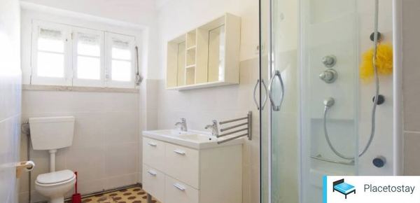 Bright Double Room 4 with Desk & Natural Light — photo 10