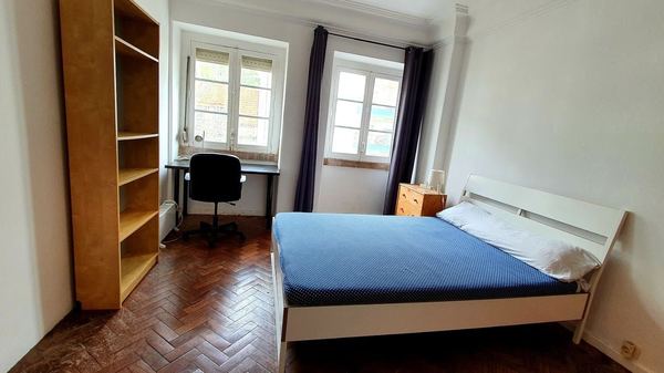 Bright Double Room 4 with Desk & Natural Light — photo 13