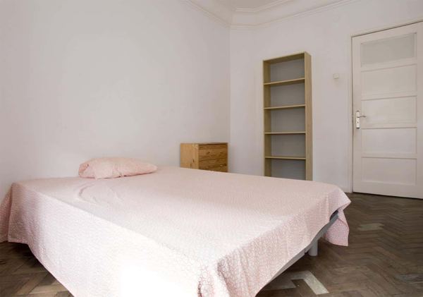 Bright Double Room 4 with Desk & Natural Light — photo 4