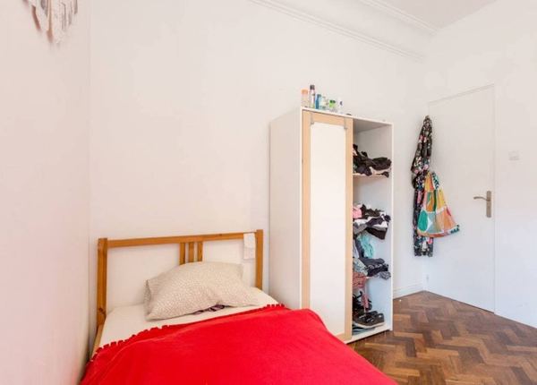 Bright Double Room 4 with Desk & Natural Light — photo 25