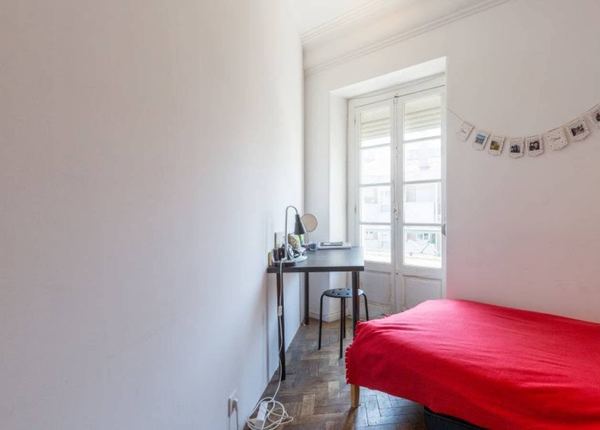 Bright Double Room 4 with Desk & Natural Light — photo 27