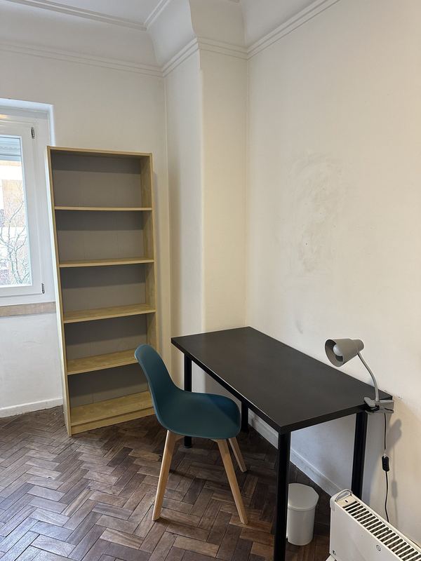 Bright Double Room 4 with Desk & Natural Light — photo 30