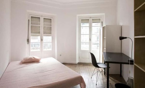 Bright Double Room 4 with Desk & Natural Light — photo 33