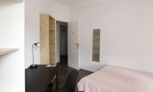 Bright Double Room 4 with Desk & Natural Light — photo 34