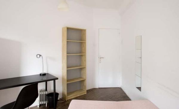 Bright Double Room 4 with Desk & Natural Light — photo 36