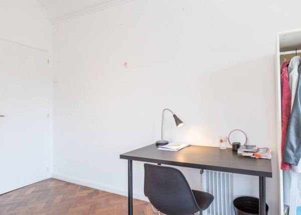 Bright Double Room 4 with Desk & Natural Light — photo 37