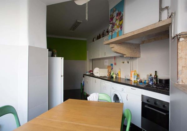 Bright Double Room 4 with Desk & Natural Light — photo 5