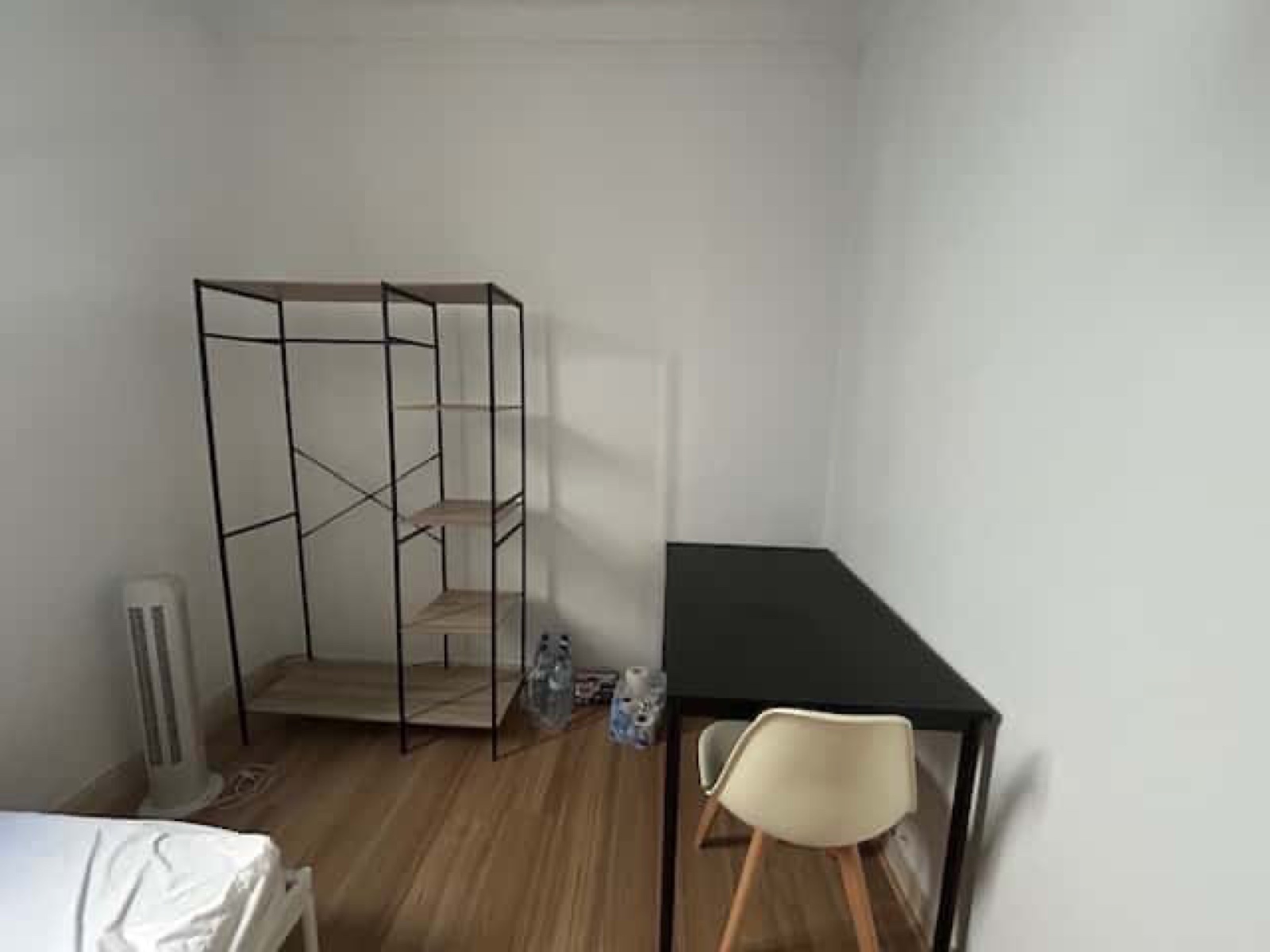 Light-Filled Single Room 8 with Furnishing photo 3 of 8, Avenida 5 de Outubro 5E, São Sebastião da Pedreira