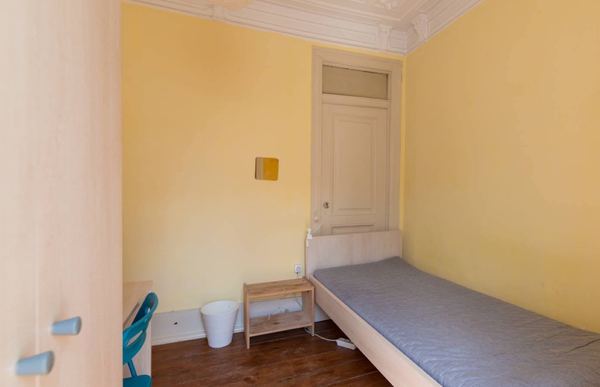 Light-Filled Single Room 8 with Furnishing — photo 12