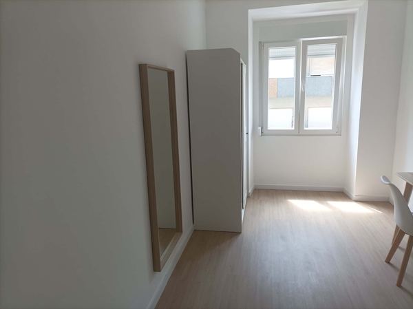 Cozy & Inviting Double Room 3 in Arroios — photo 2