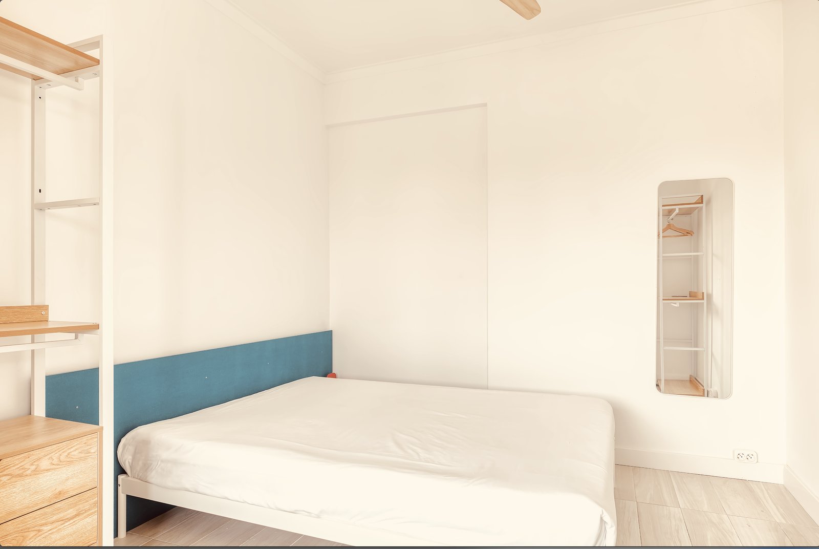 Spacious Double Room 5 with Large Window — Erasmus Spot D, São Domingos de Benfica