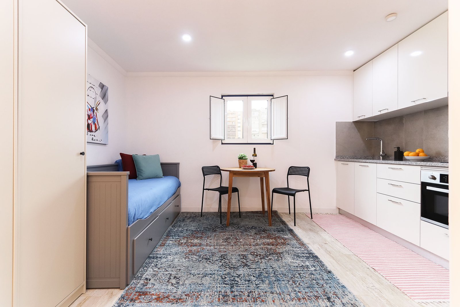Studio Bedroom — photo 18