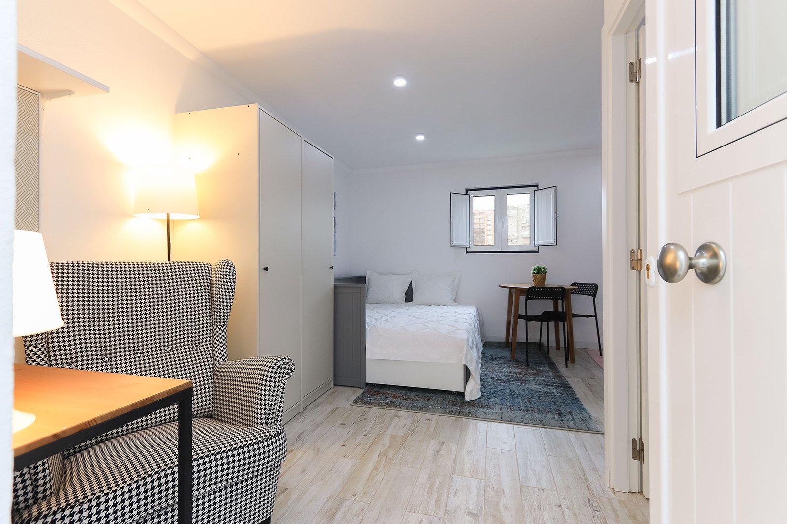Studio Bedroom — photo 3