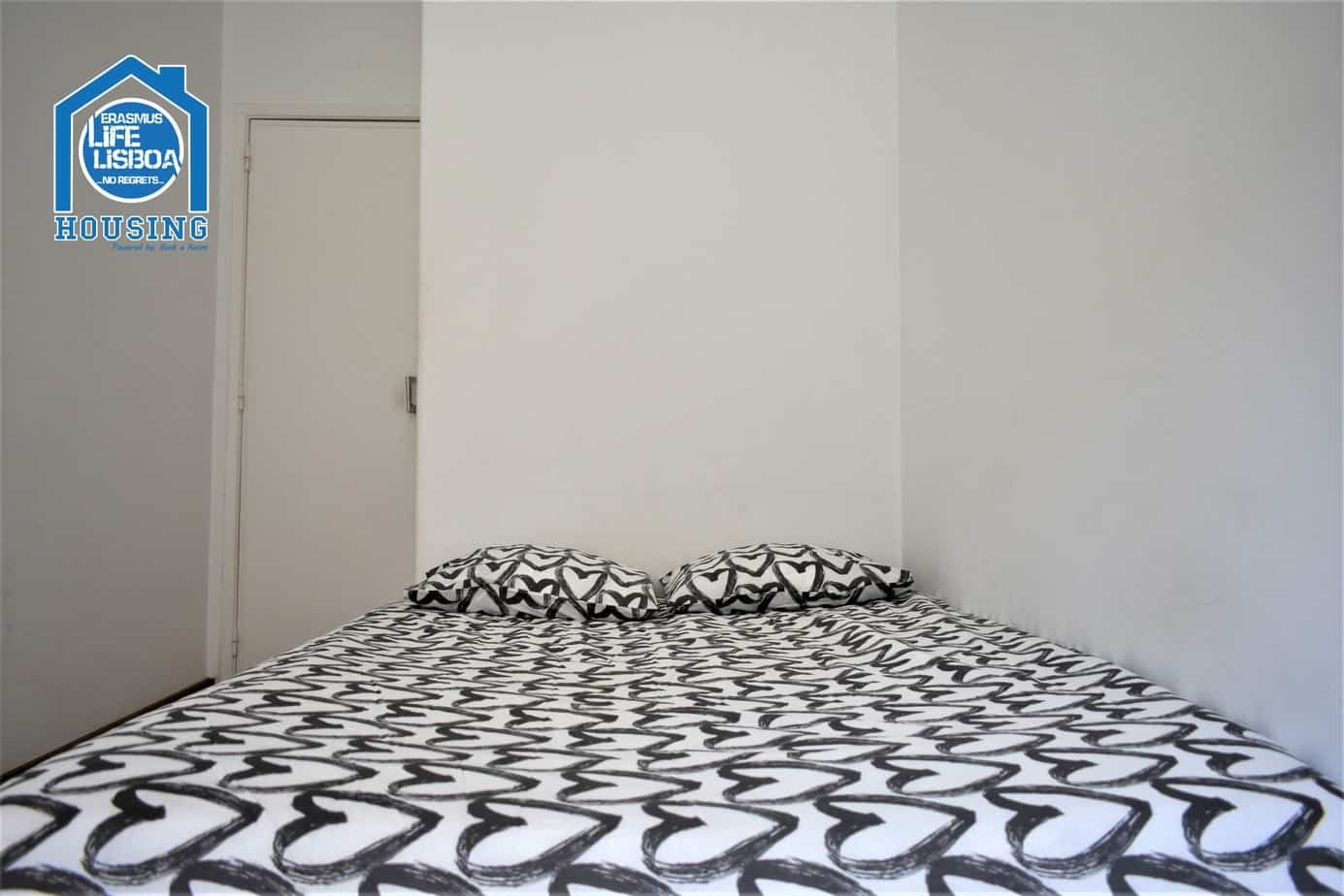 Bright Double Room 1 — Flat Q, São Domingos de Benfica