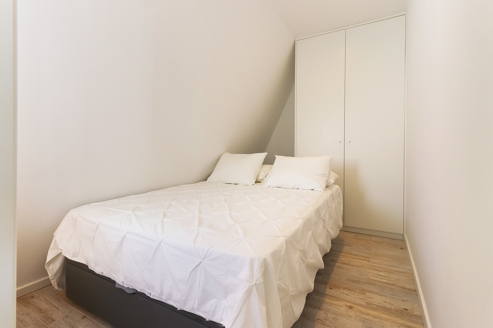 Studio Bedroom — photo 2