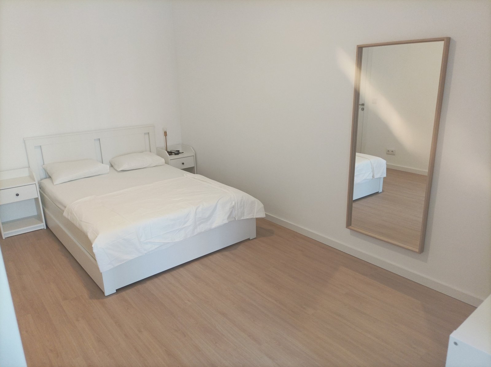 Bright & Comfortable Double Room 1 in a 6-bedroom Shared Apartment — photo 33