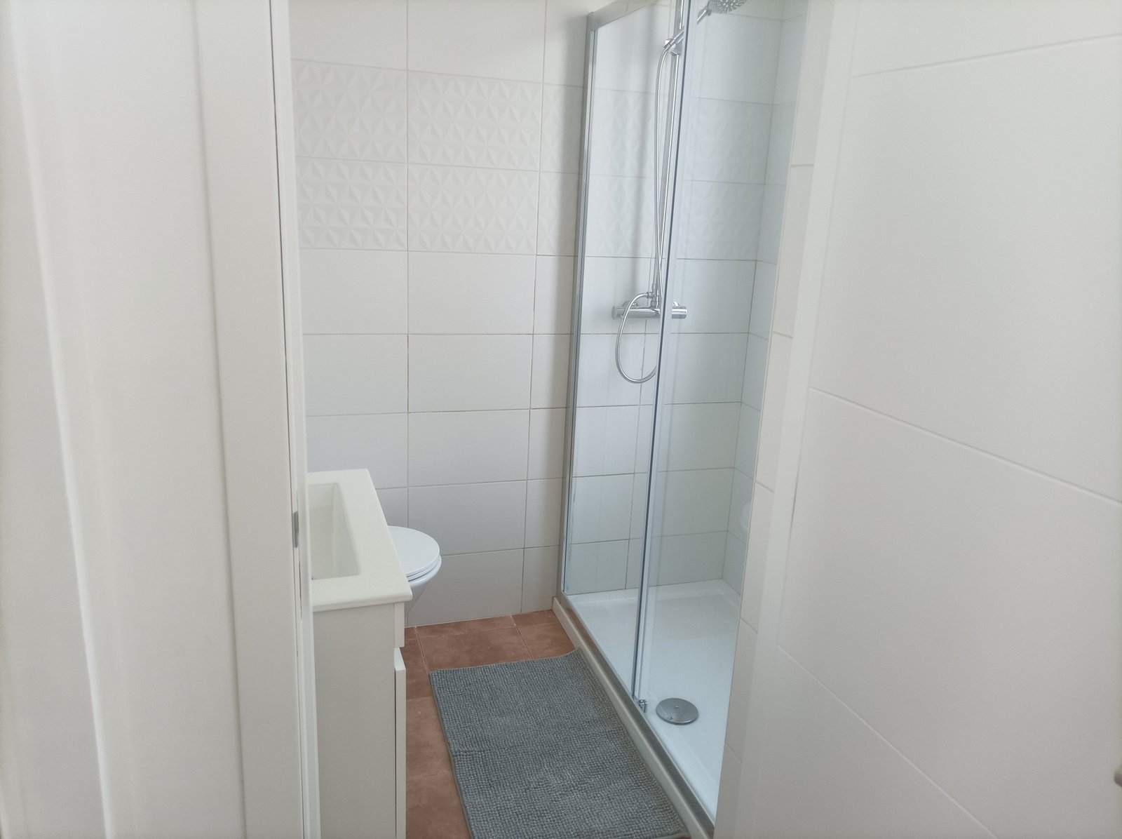 Bright & Comfortable Double Room 1 in a 6-bedroom Shared Apartment — photo 36