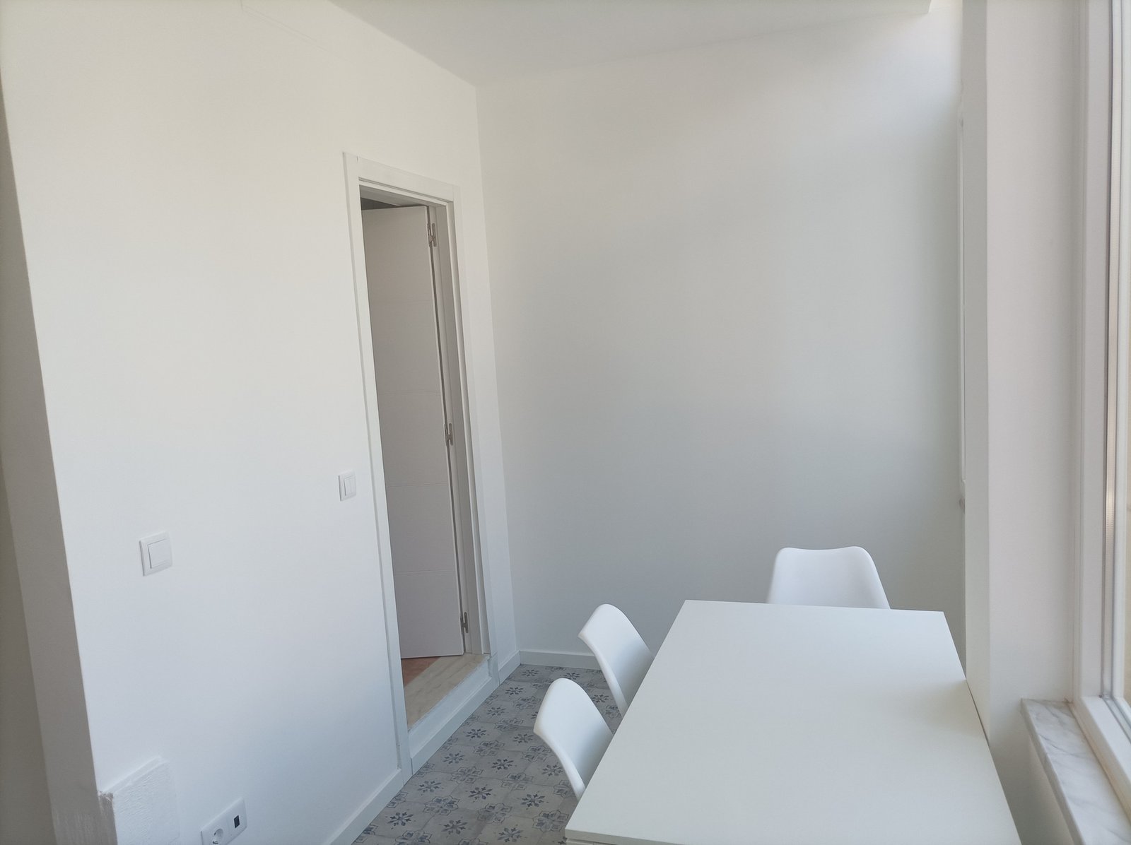 Bright & Comfortable Double Room 1 in a 6-bedroom Shared Apartment — photo 12