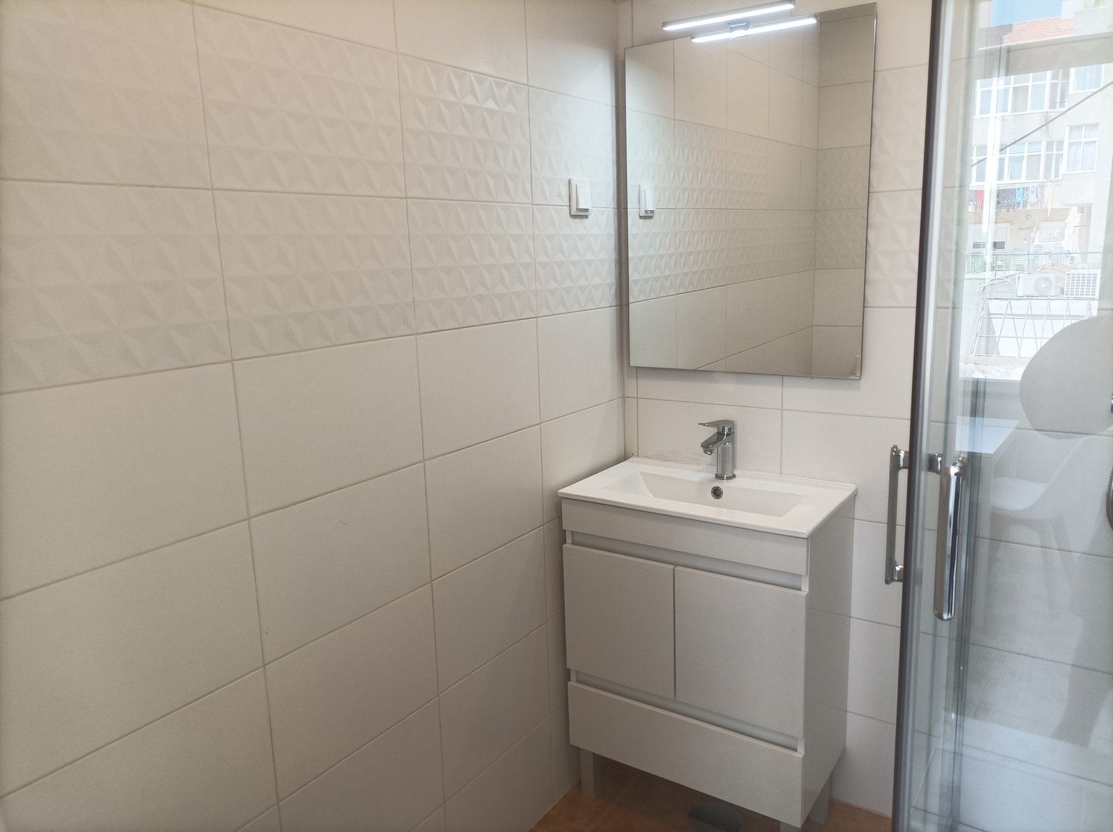 Bright & Comfortable Double Room 1 in a 6-bedroom Shared Apartment — photo 14