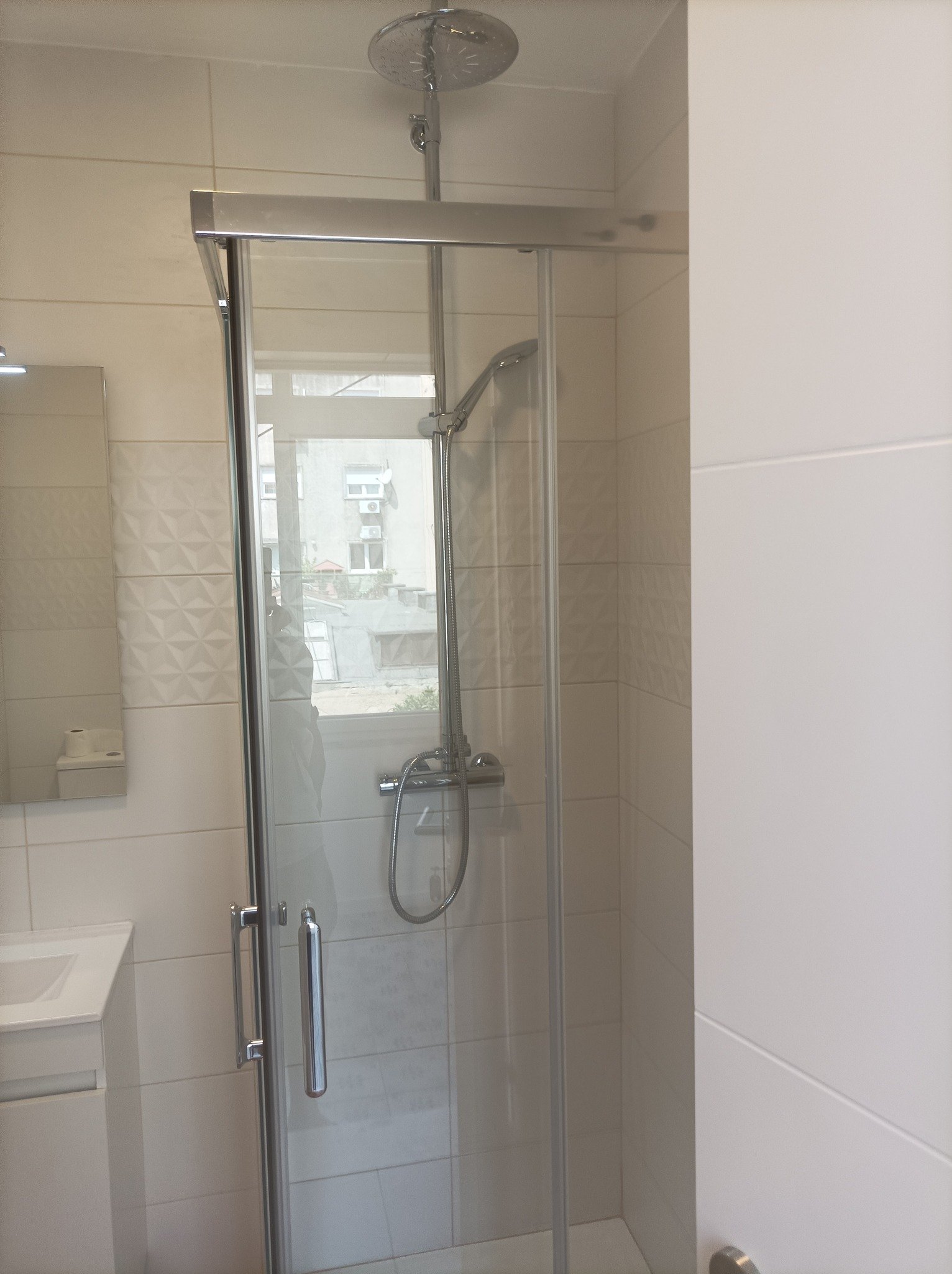 Bright & Comfortable Double Room 1 in a 6-bedroom Shared Apartment — photo 16