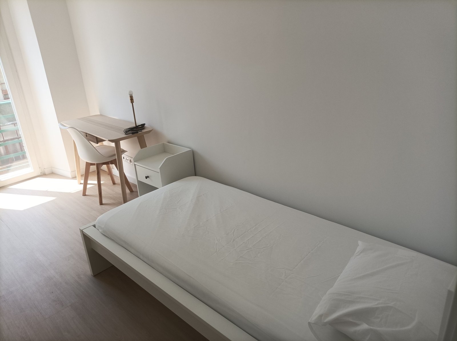 Bright & Beautiful Single-Bed Room 2 in Arroios — Rosa Damasceno 2nd Floor, São Jorge de Arroios