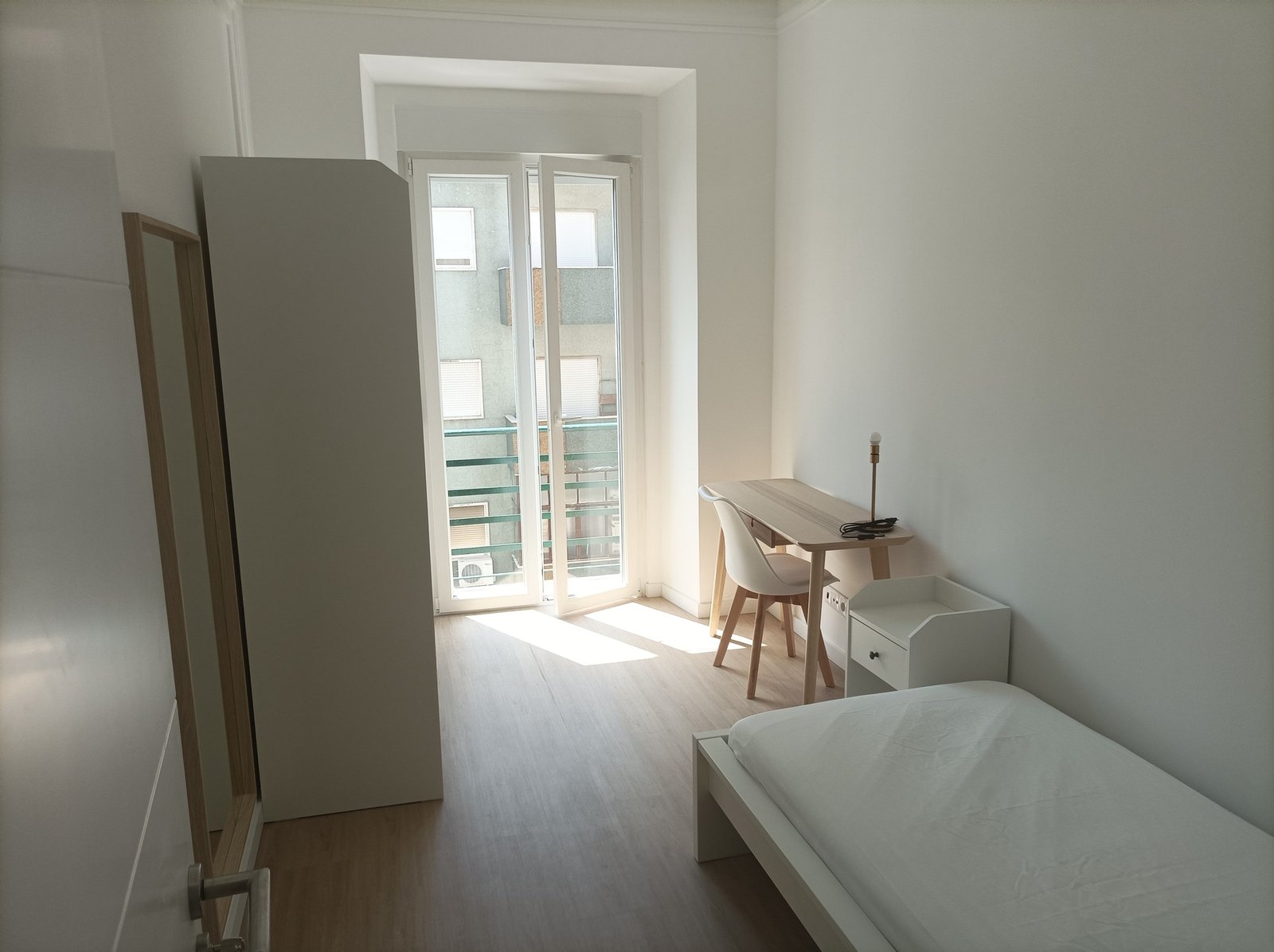 Bright & Comfortable Double Room 1 in a 6-bedroom Shared Apartment — photo 21
