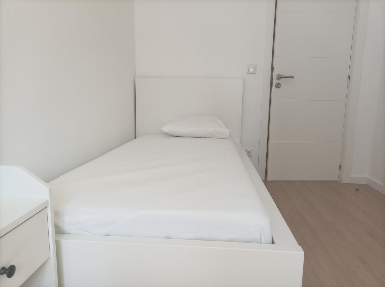 Bright & Comfortable Double Room 1 in a 6-bedroom Shared Apartment — photo 23