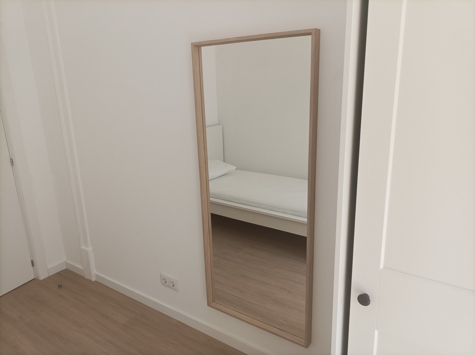 Bright & Comfortable Double Room 1 in a 6-bedroom Shared Apartment — photo 24