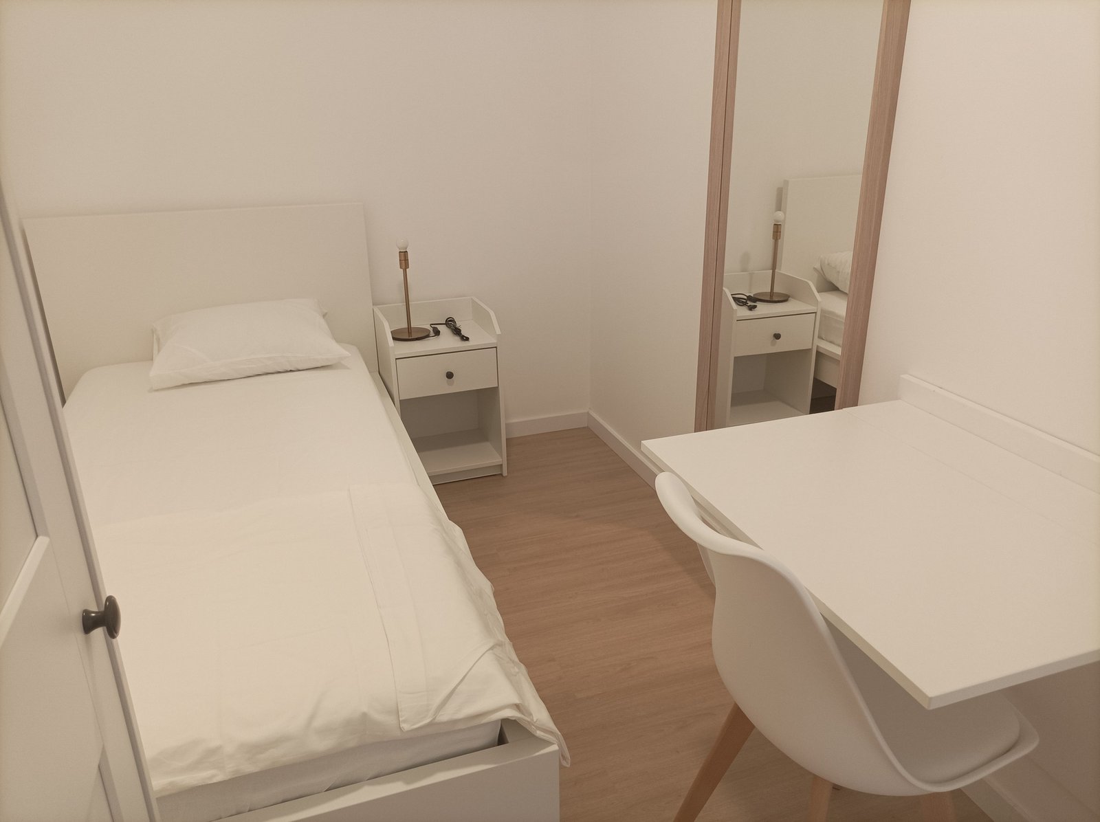 Cozy & Quiet Single Room 4 in Arroios — Rosa Damasceno 2nd Floor, São Jorge de Arroios