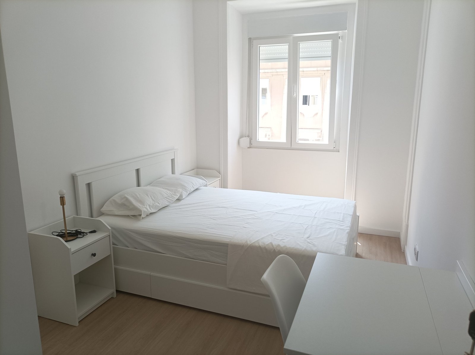 Bright & Comfortable Double Room 1 in a 6-bedroom Shared Apartment — photo 3