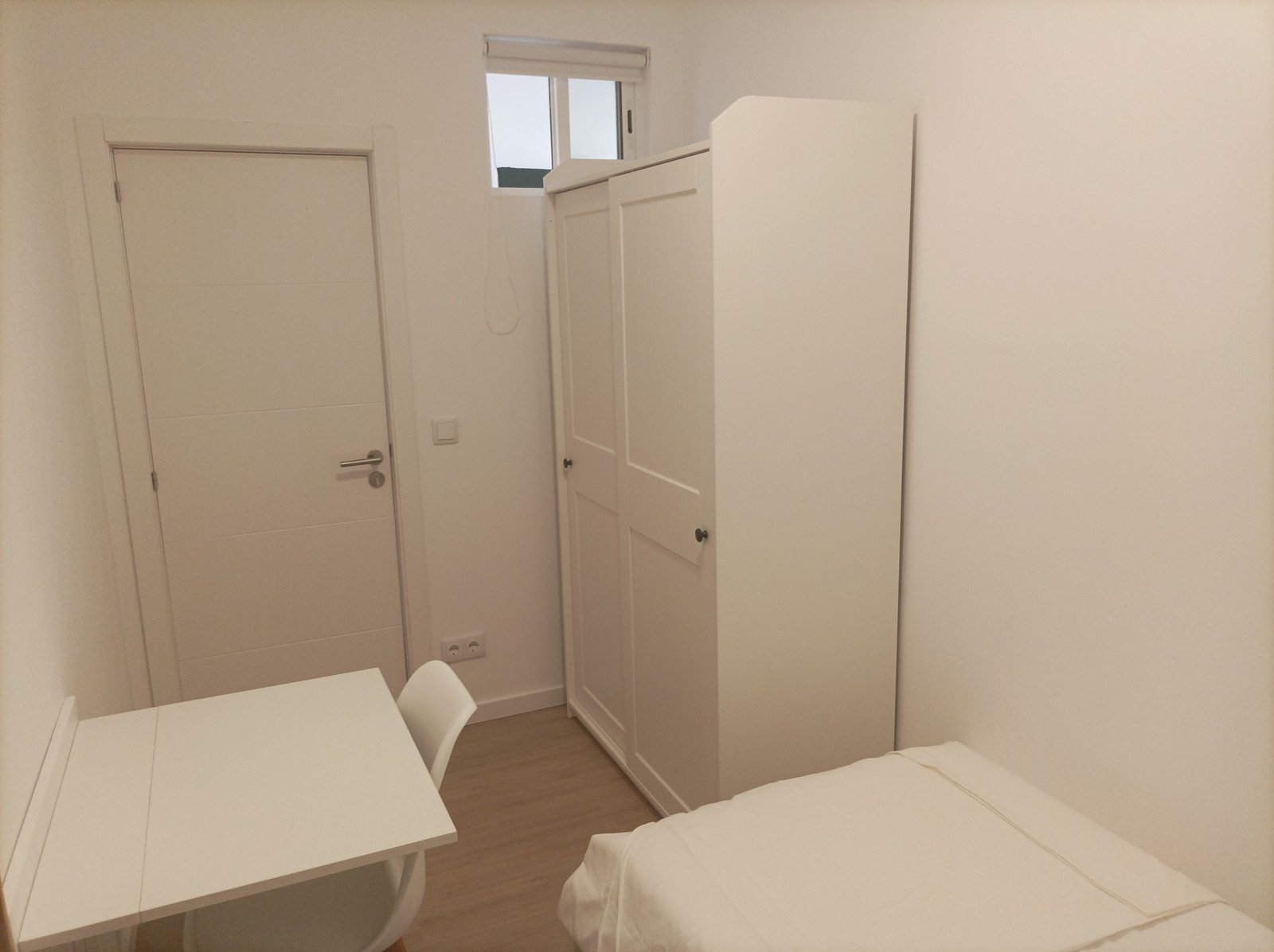 Bright & Comfortable Double Room 1 in a 6-bedroom Shared Apartment — photo 30