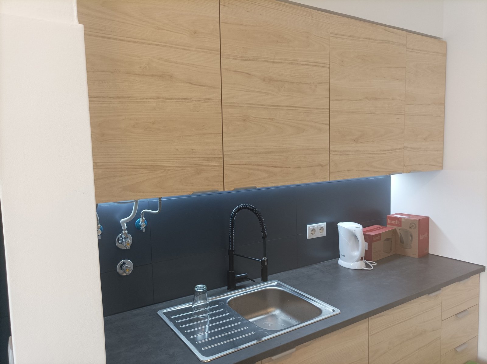 Bright & Comfortable Double Room 1 in a 6-bedroom Shared Apartment — photo 8
