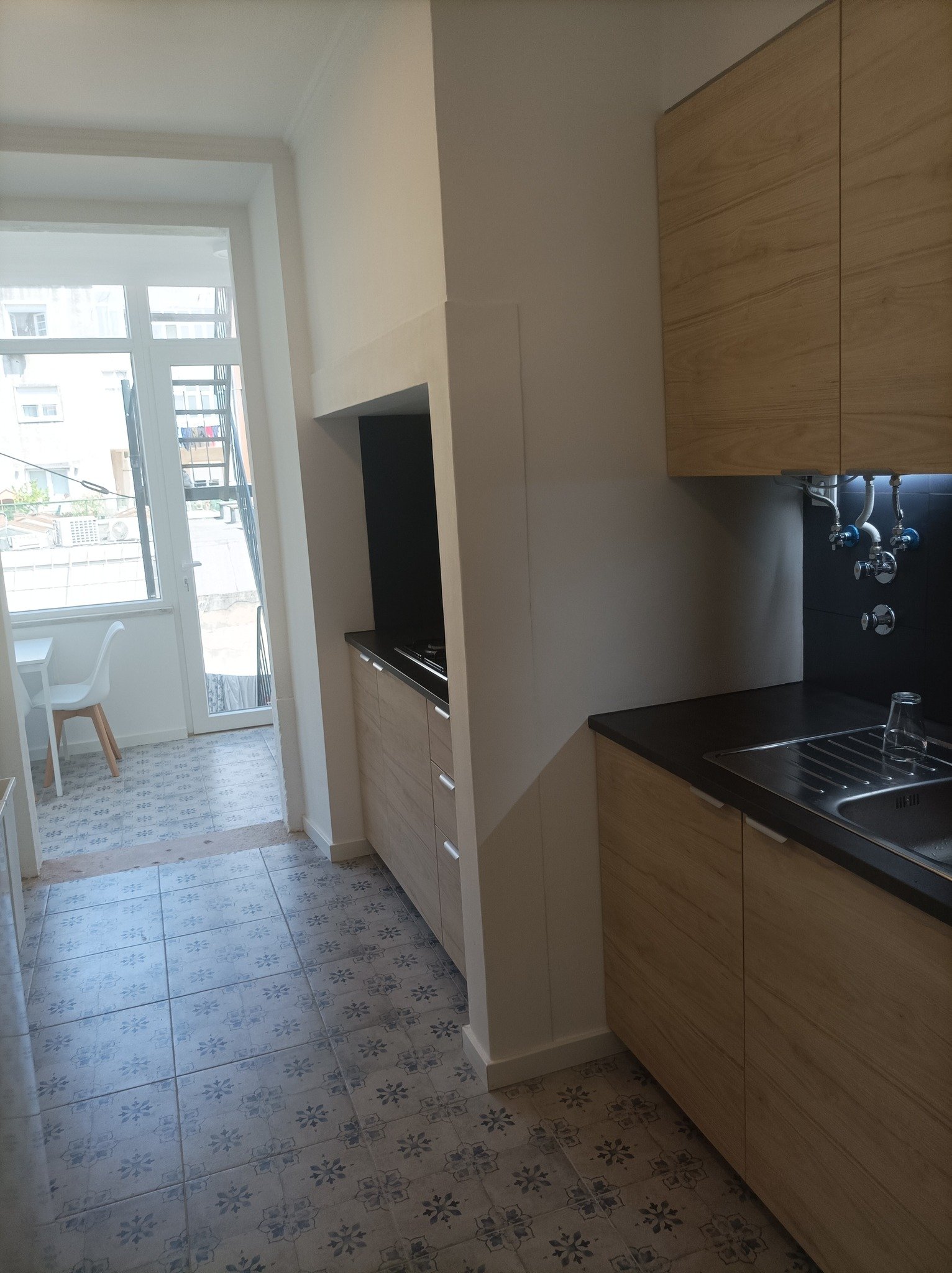 Bright & Comfortable Double Room 1 in a 6-bedroom Shared Apartment — photo 9