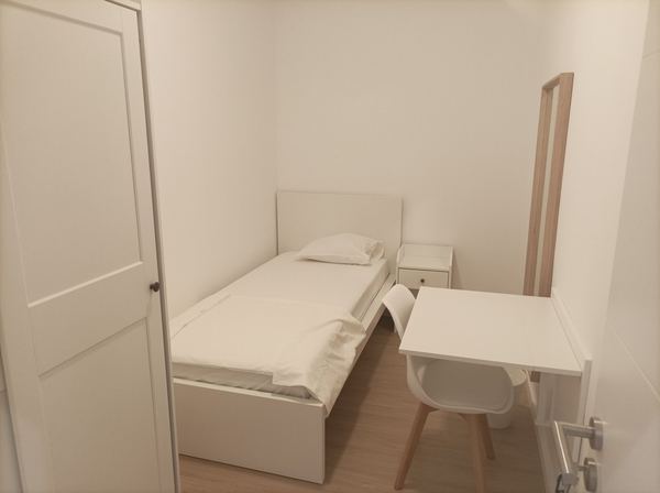 Single-Bed Room (5) in Student Shared Apartment — photo 2