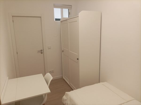 Single-Bed Room (5) in Student Shared Apartment — photo 3