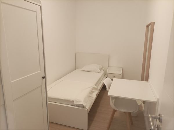 Single-Bed Room (5) in Student Shared Apartment — photo 4