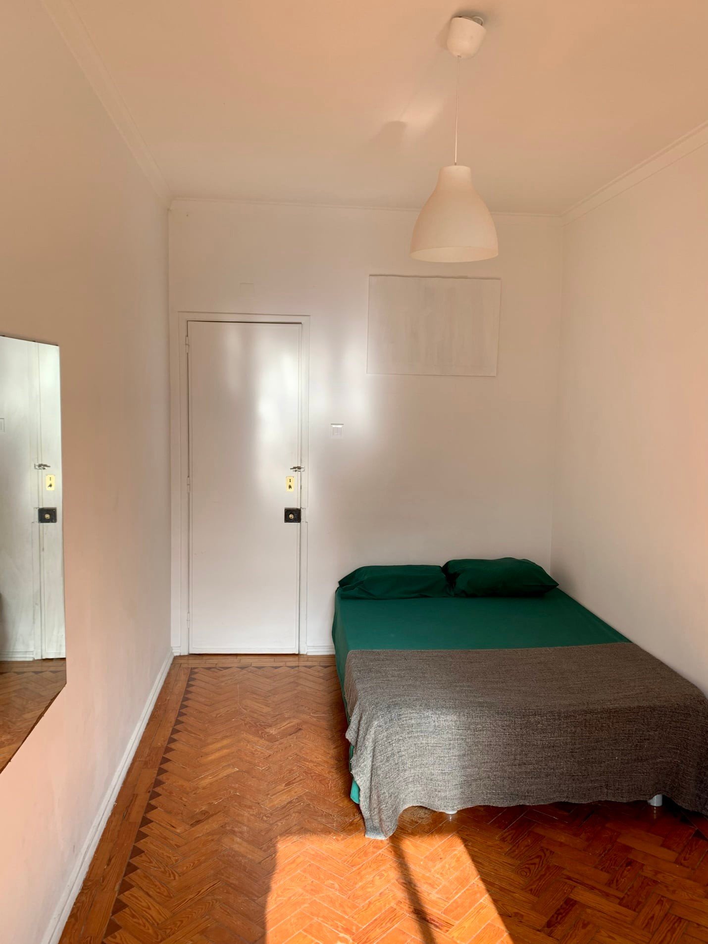 Bright Double Room 2 with Desk & Balcony Access — photo 3