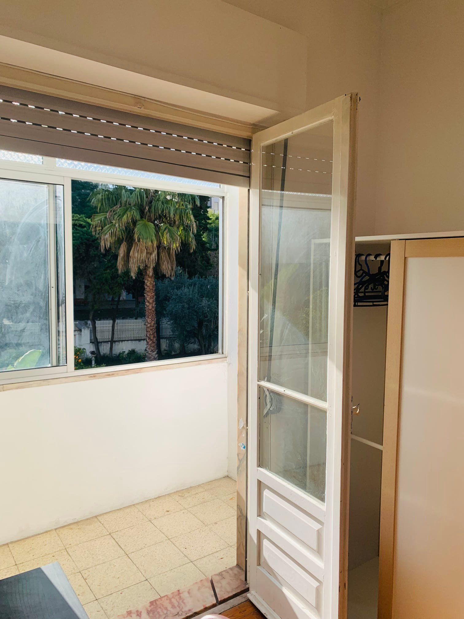 Bright Double Room 2 with Desk & Balcony Access — photo 19