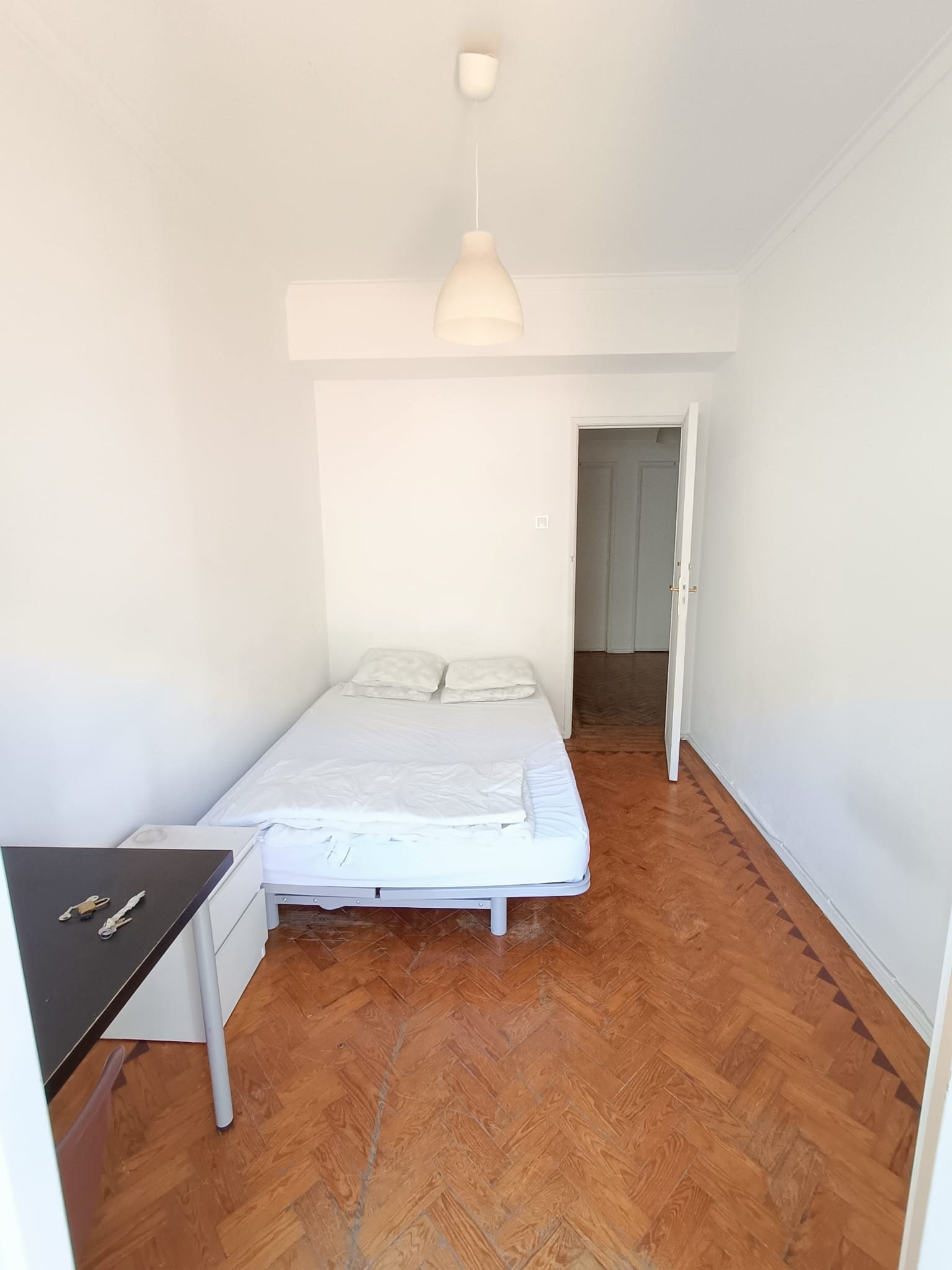 Bright Double Room 2 with Desk & Balcony Access — photo 14