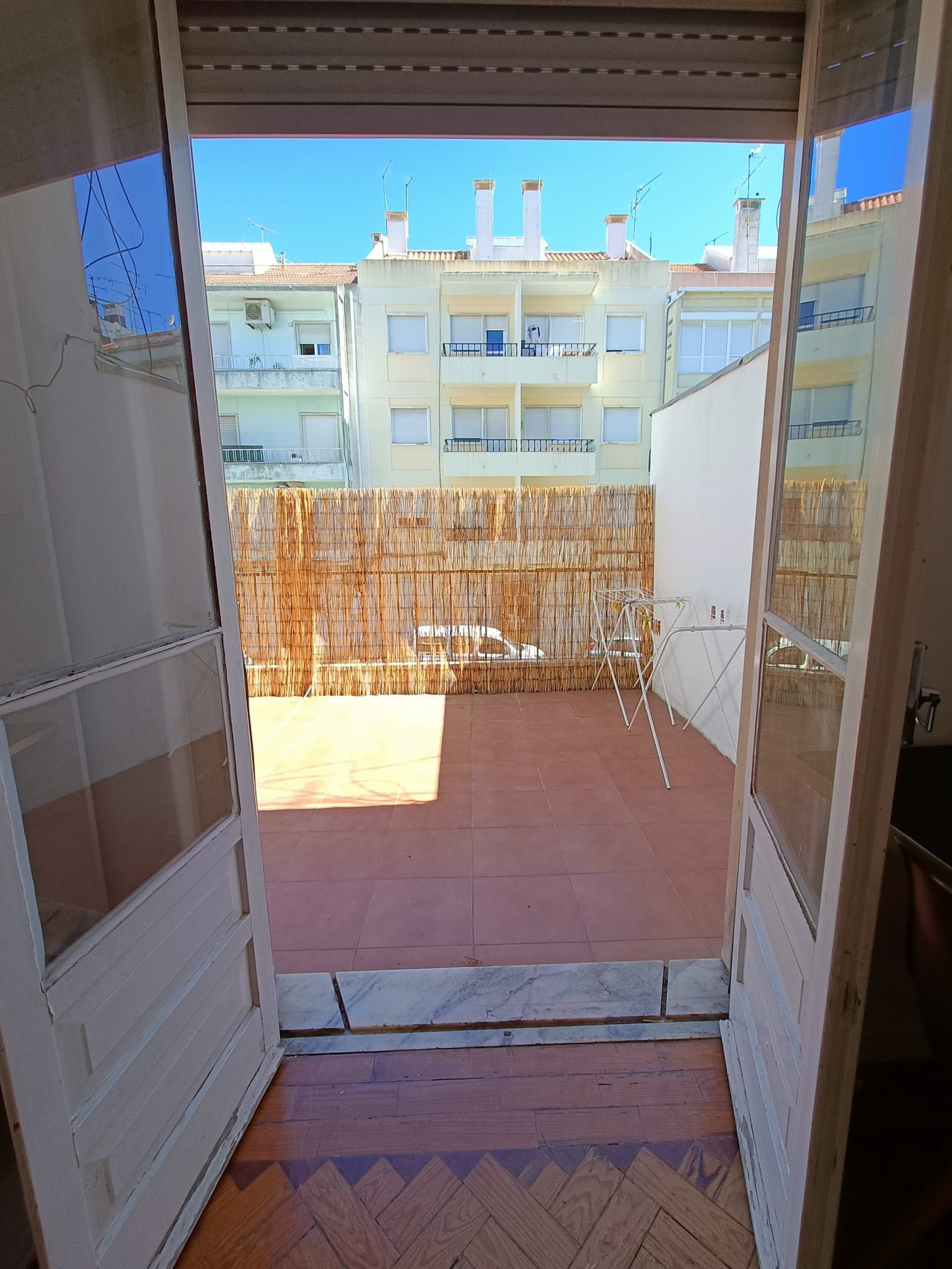 Bright Double Room 2 with Desk & Balcony Access — photo 15